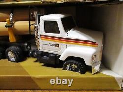 John Deere 1/25 Heavy Duty Logger Semi Truck Trailer & Log Toy Set Ertl 5532 jd