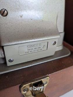 Vintage 1960s. Heavy Duty SINGER All Metal Sewing Machine In Wood Case Working